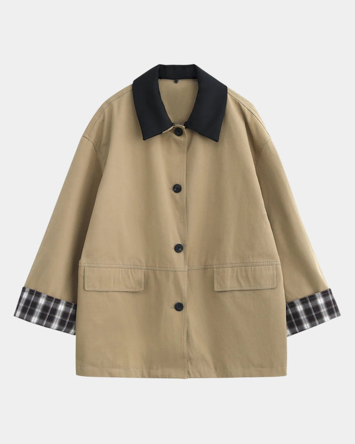 Jasélie | Buttoned Jacket with Contrasting Details