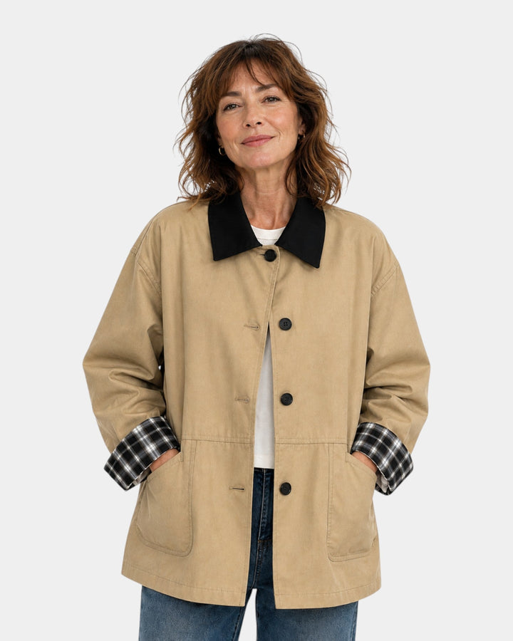 Jasélie | Buttoned Jacket with Contrasting Details