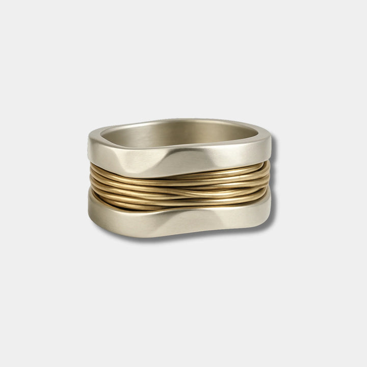 Maria | Ring with Gold Thread