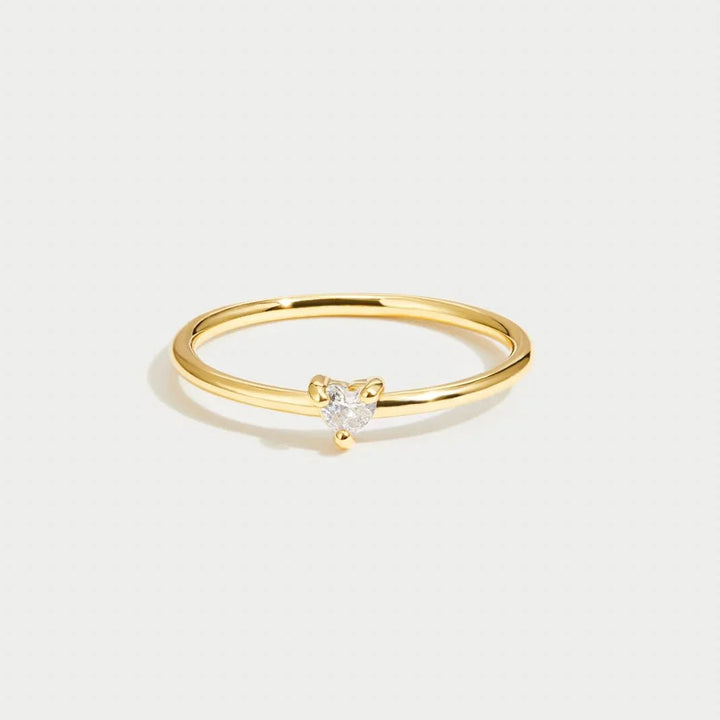 Leonie | A simple gold ring with a smooth surface